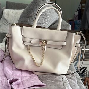 Elegant Cream Handbag with Gold Chain